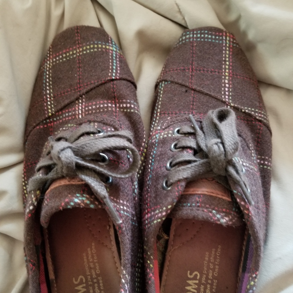 Womens lace up Toms